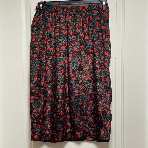 Leslie Fay Dresses & Skirts - 🌹 Leslie Fay Size 8 Black Red Green Floral Textured Midi Skirt 28 W 27 L Y2K